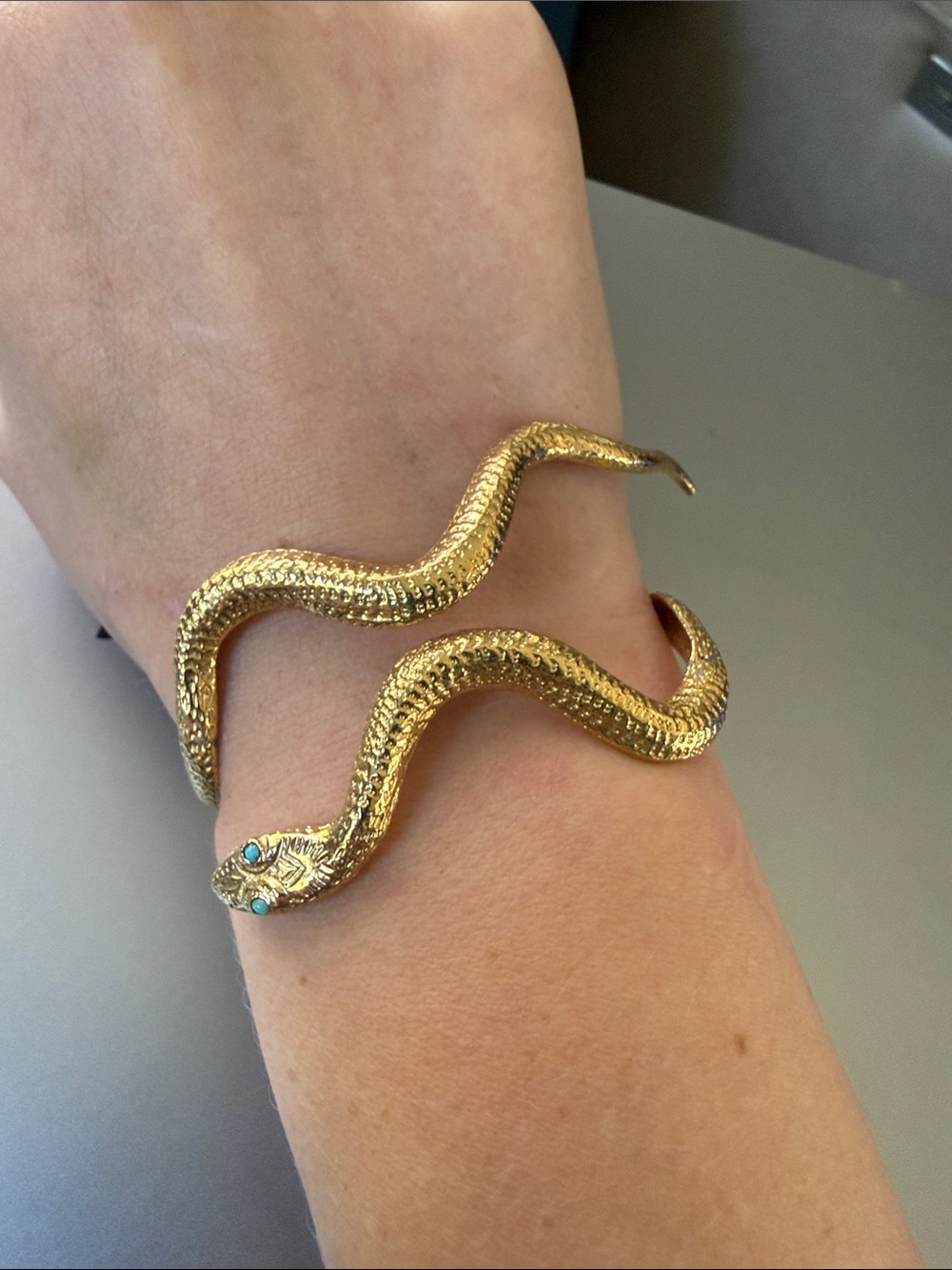 Vintage Gold Textured Serpent Snake Cuff Armlet - Picture 4 of 4
